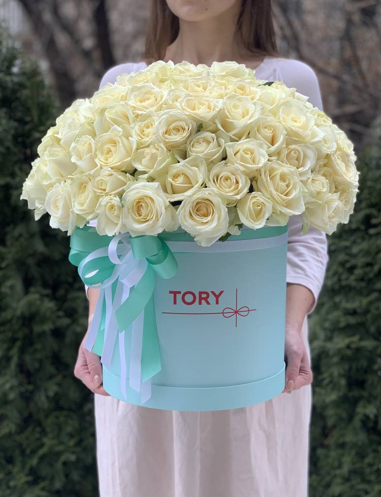 101 white roses in a Hat Box