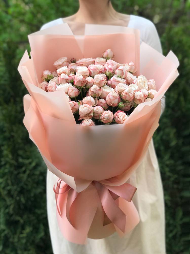 Bouquet of 21 Creamy Spray Roses